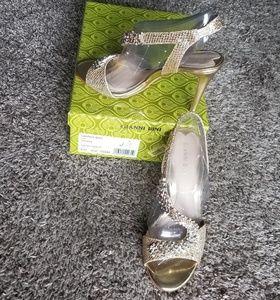 Gianni Bini gold shoes &rhinestone embellishments